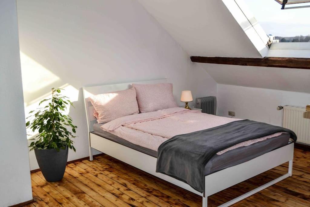 Schoene Dachgeschosswohnung Nahe Koeln Luaran gambar