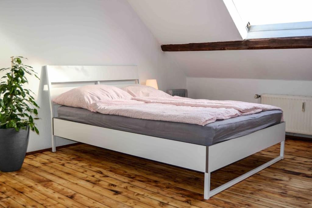 Schoene Dachgeschosswohnung Nahe Koeln Luaran gambar